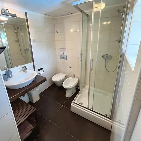Netto With Private Pool And Jacuzzi Prhati
