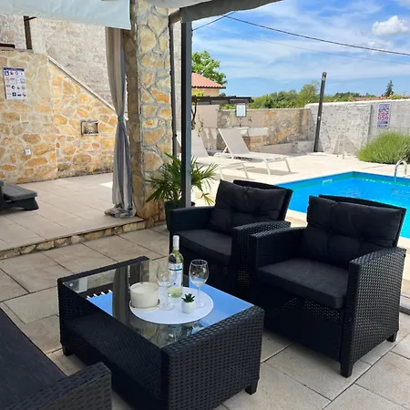 Netto With Private Pool And Jacuzzi Prhati