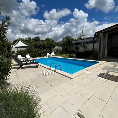 Netto With Private Pool And Jacuzzi Prhati